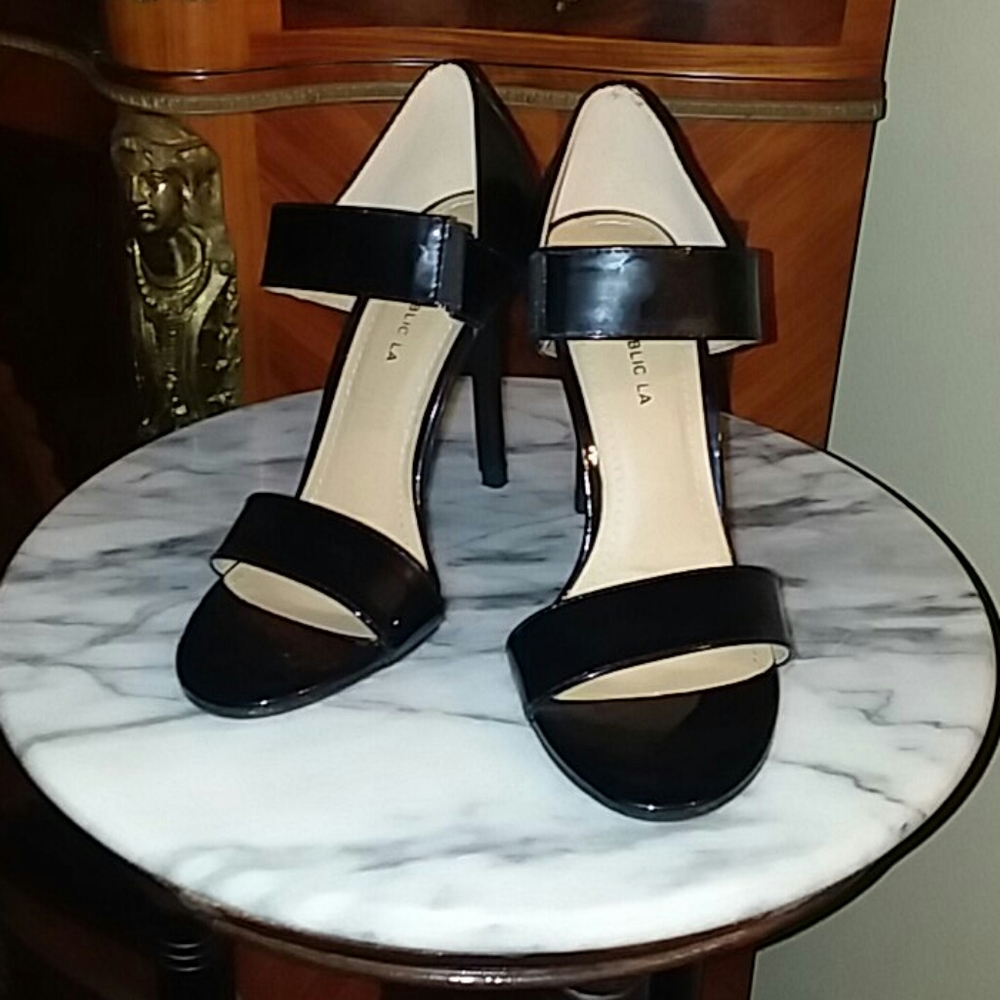 NIB! 4.2 inch Black patent leather sandal